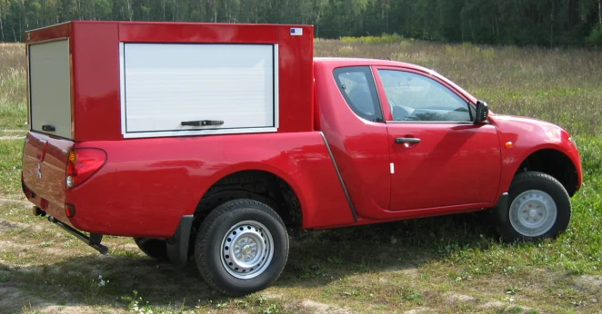 Viegls ugunsdzēsības auto (Mitsubishi L200 DoubleCab)